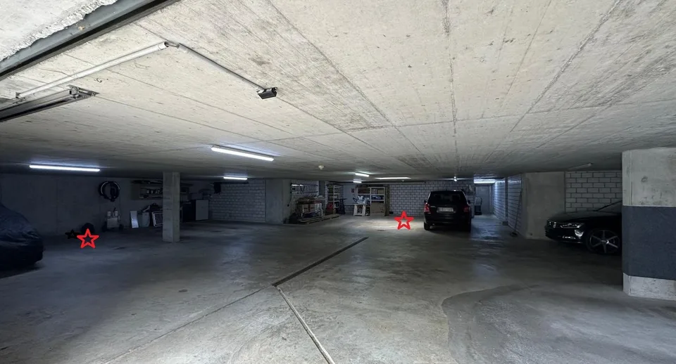 Due posti auto in un piccolo garage sotterraneo a Laupen