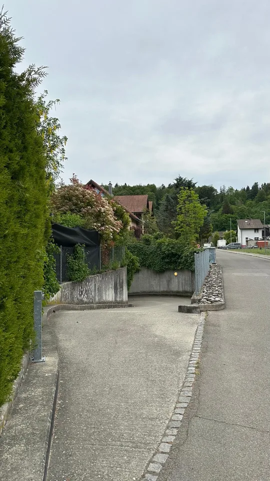 Zwei Einstellhallenplätze in kleiner Tiefgarage in Laupen