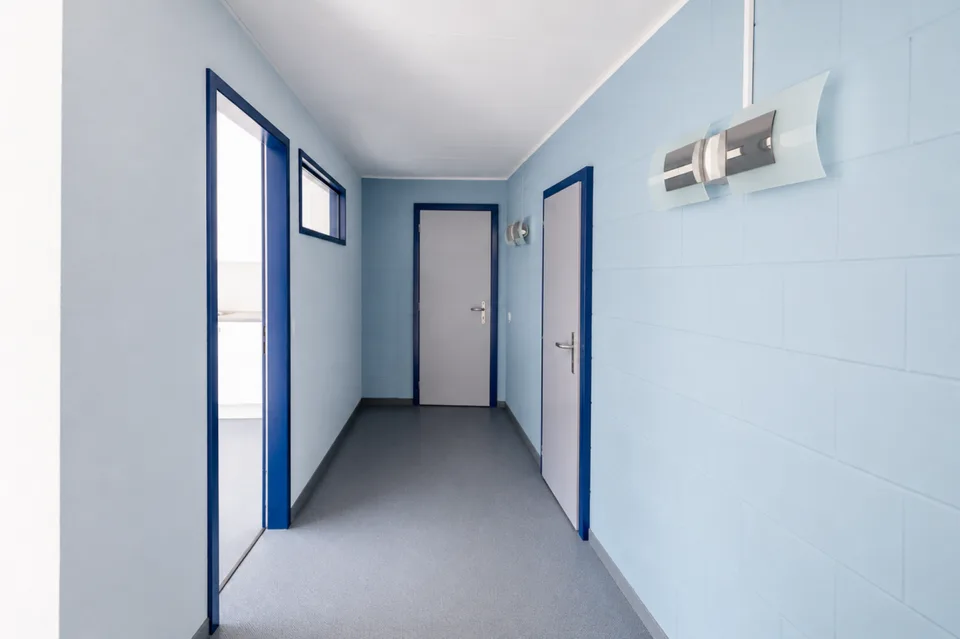 Grosszügige Räumlichkeit mit Potenzial zur 3.5 - 4.5-Zimmerwohnung an zentraler Lage