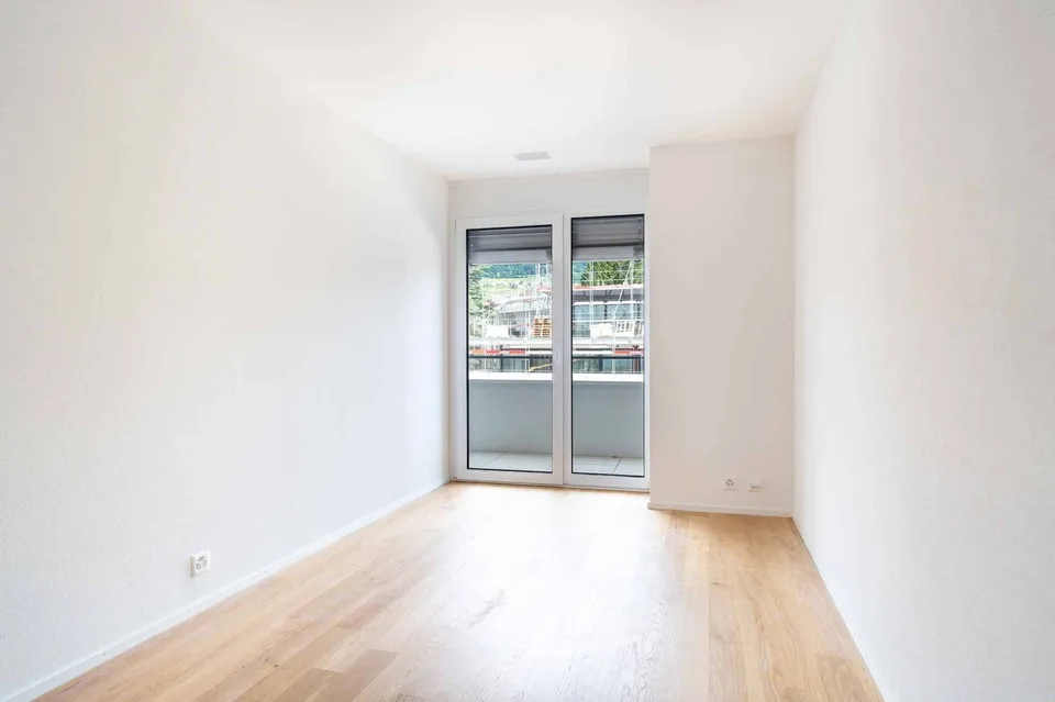 Luxuriöse 4.5-Zimmer-Wohnung mit Balkon, neu