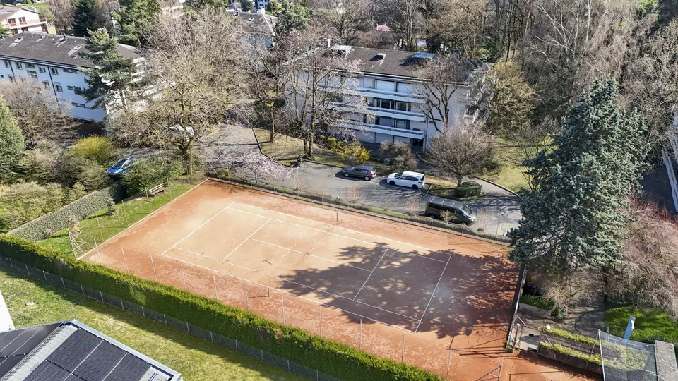 Ampio appartamento con tennis e piscina – foto 11 di 13