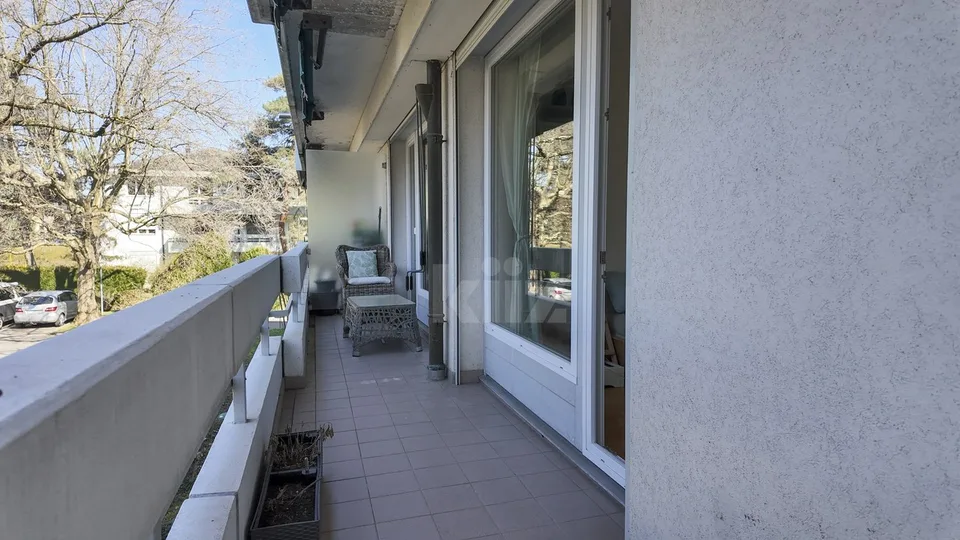 Ampio appartamento con tennis e piscina – foto 10 di 13