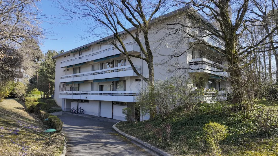 Ampio appartamento con tennis e piscina – foto 12 di 13