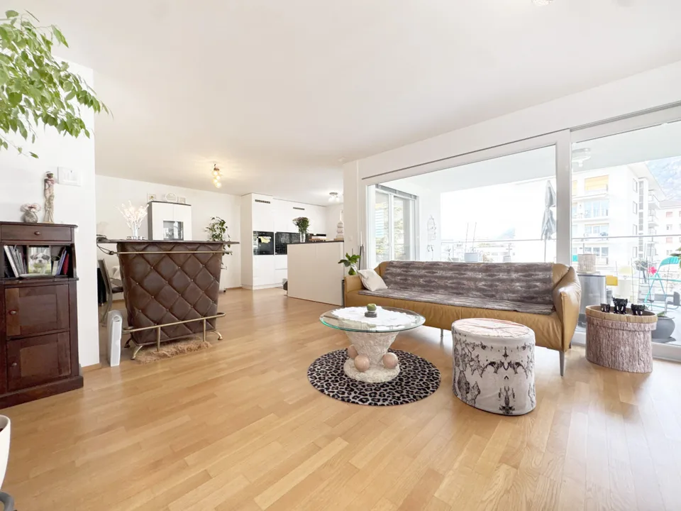 SPACIOUS 4.5-ROOM APARTMENT OF HIGH STANDARD