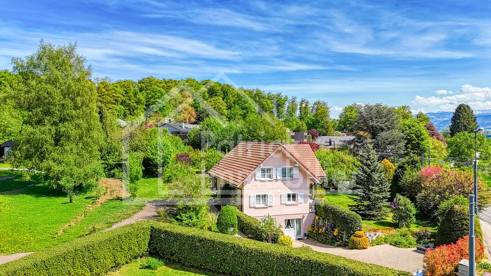 Villa individuelle familiale avec jardin, volumes généreux et potentiel indépendant