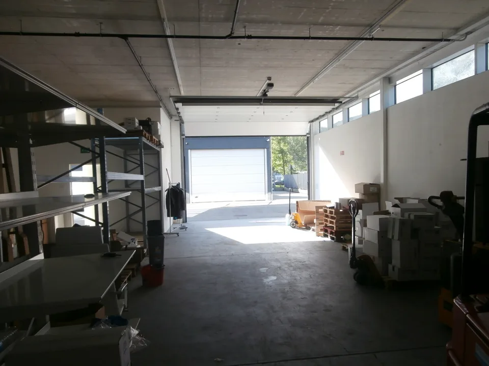 BALERNA IMMEUBLE INDUSTRIEL COMPLÈTEMENT LOUÉ, RENDABLE – photo 11 sur 13