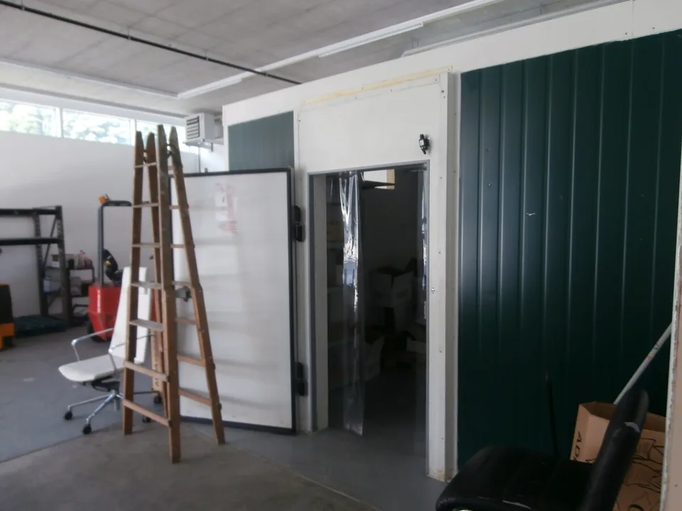 BALERNA IMMEUBLE INDUSTRIEL COMPLÈTEMENT LOUÉ, RENDABLE – photo 9 sur 13