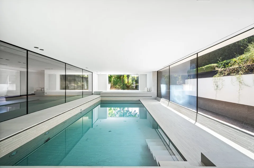 Magnifique et spacieuse propriété rénovée du XVIIIᵉ siècle, parcelle de 3 136 m², piscine intérieure