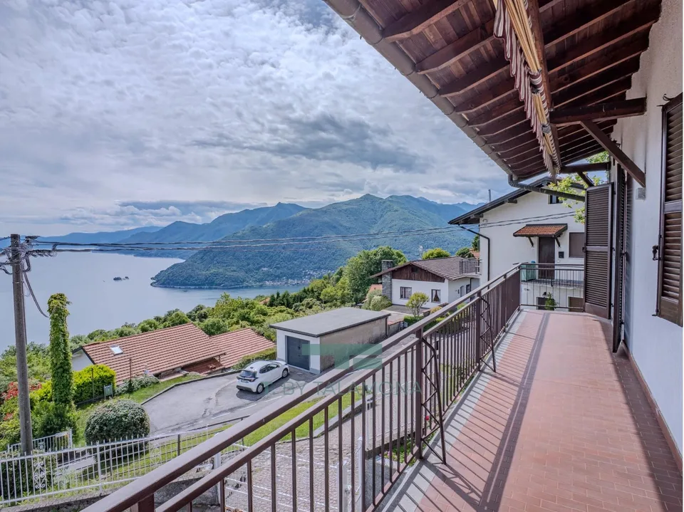 Casa indipendente con giardino privato e vista mozzafiato sul Lago Maggiore a Campagnano – foto 12 di 13