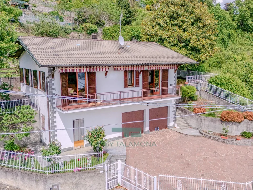 Freistehendes Haus mit Privatgarten und traumhaftem Blick auf den Lago Maggiore in Campagnano
