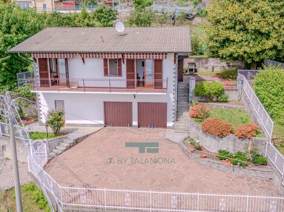 Freistehendes Haus mit Privatgarten und traumhaftem Blick auf den Lago Maggiore in Campagnano