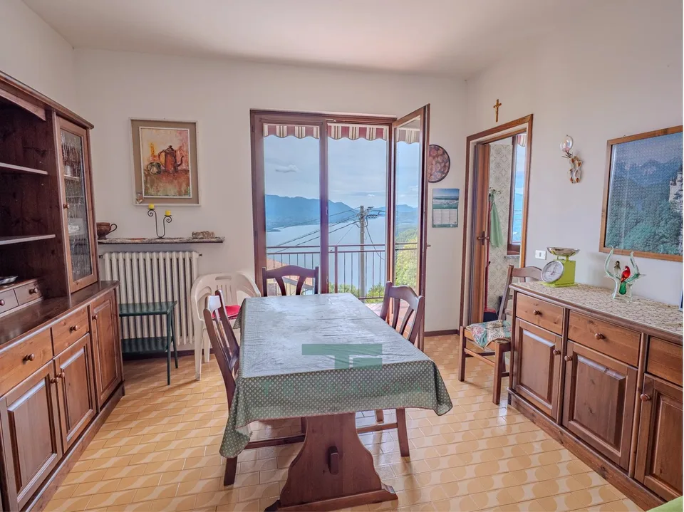 Casa indipendente con giardino privato e vista mozzafiato sul Lago Maggiore a Campagnano – foto 11 di 13