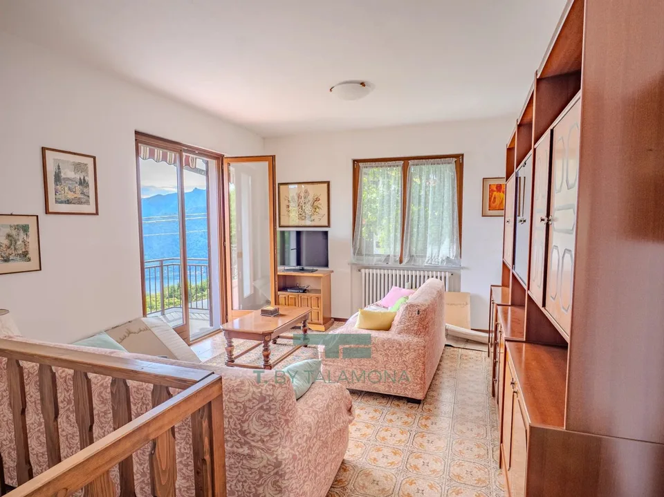 Freistehendes Haus mit Privatgarten und traumhaftem Blick auf den Lago Maggiore in Campagnano