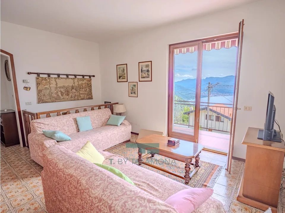 Freistehendes Haus mit Privatgarten und traumhaftem Blick auf den Lago Maggiore in Campagnano