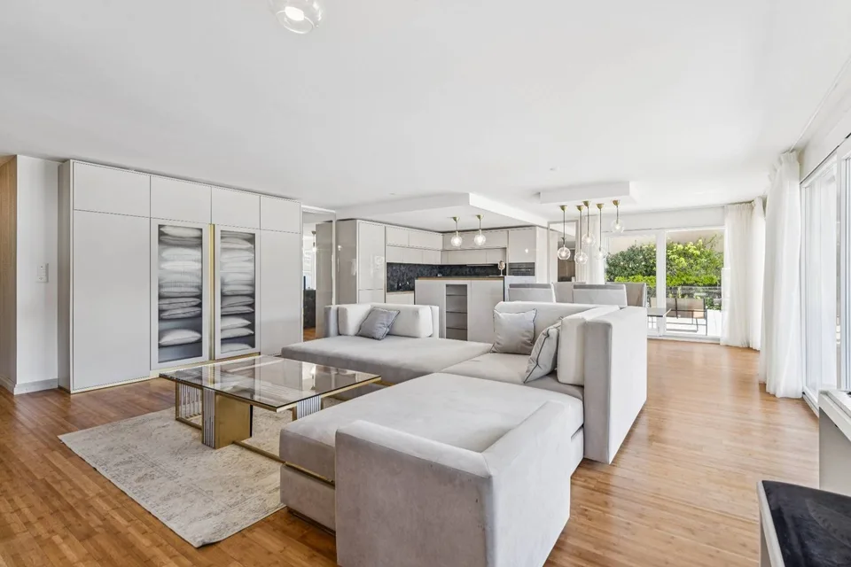 Spacious ground-floor apartment with 4.5 rooms, in immediate proximity to
