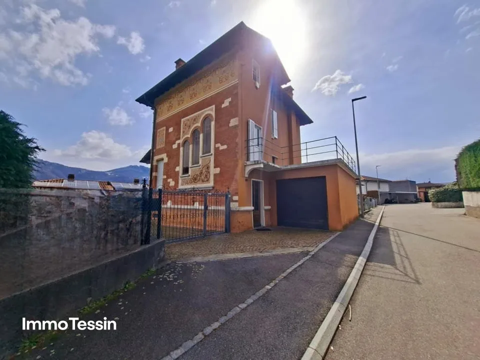 DÉCOUVERTE RARE : Maison Liberty unique avec vue imprenable, grand jardin et garage dans un quartier calme
