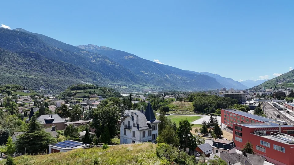 Villa mit Baugrund und Scheune – Quartier Plantzette, Sierre – Foto 15 von 30
