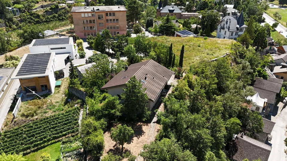 Villa mit Baugrund und Scheune – Quartier Plantzette, Sierre – Foto 6 von 30