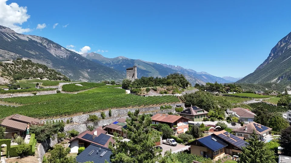 Villa mit Baugrund und Scheune – Quartier Plantzette, Sierre – Foto 12 von 30