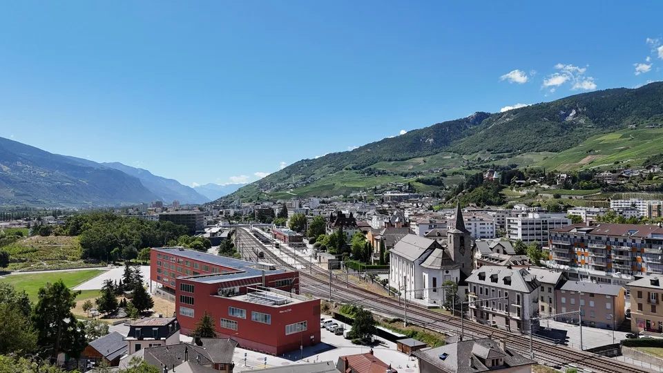 Villa mit Baugrund und Scheune – Quartier Plantzette, Sierre – Foto 14 von 30