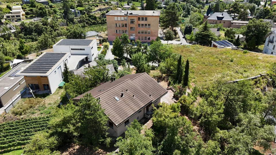 Villa mit Baugrund und Scheune – Quartier Plantzette, Sierre