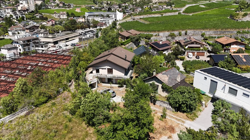 Villa avec terrain à bâtir et grange – Quartier Plantzette, Sierre