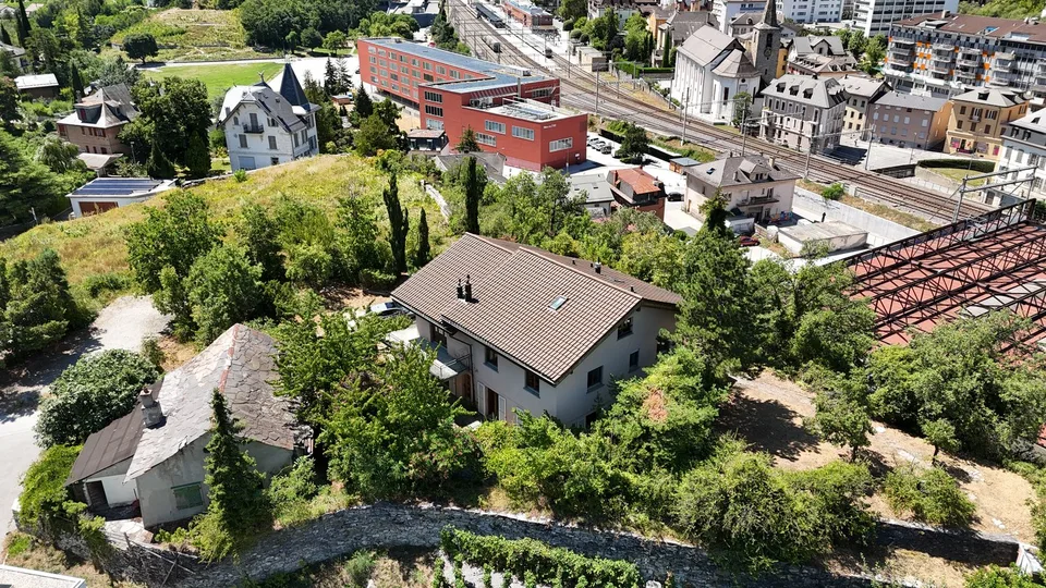Villa mit Baugrund und Scheune – Quartier Plantzette, Sierre