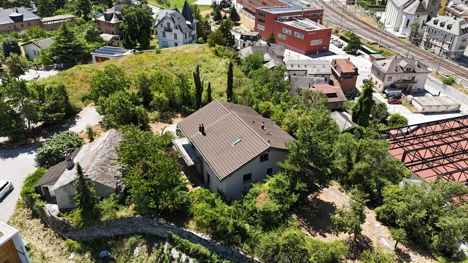 Villa mit Baugrund und Scheune – Quartier Plantzette, Sierre – Foto 7 von 30