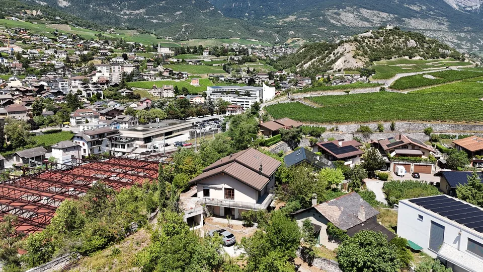 Villa mit Baugrund und Scheune – Quartier Plantzette, Sierre