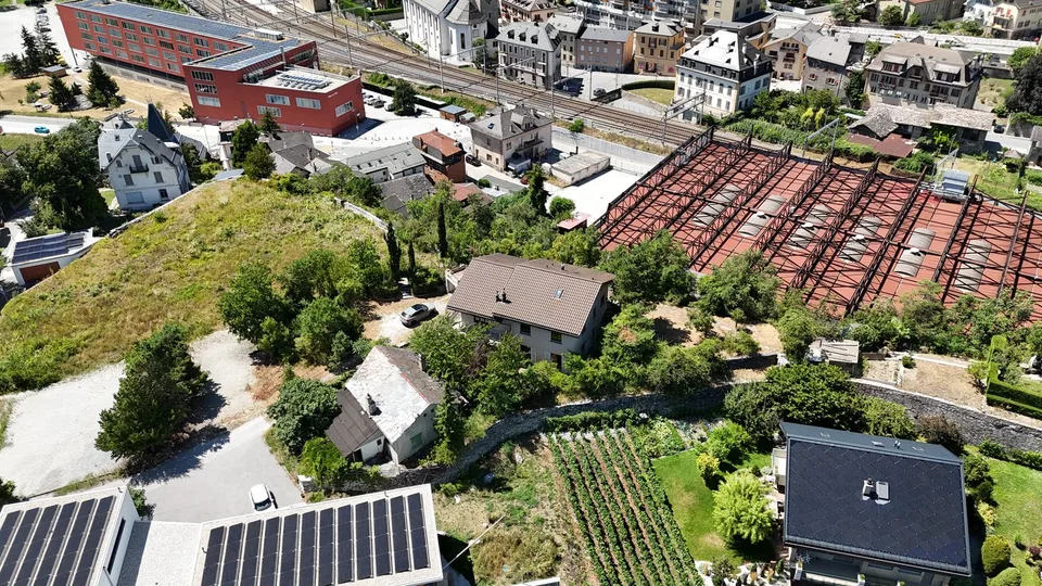 Villa mit Baugrund und Scheune – Quartier Plantzette, Sierre – Foto 9 von 30