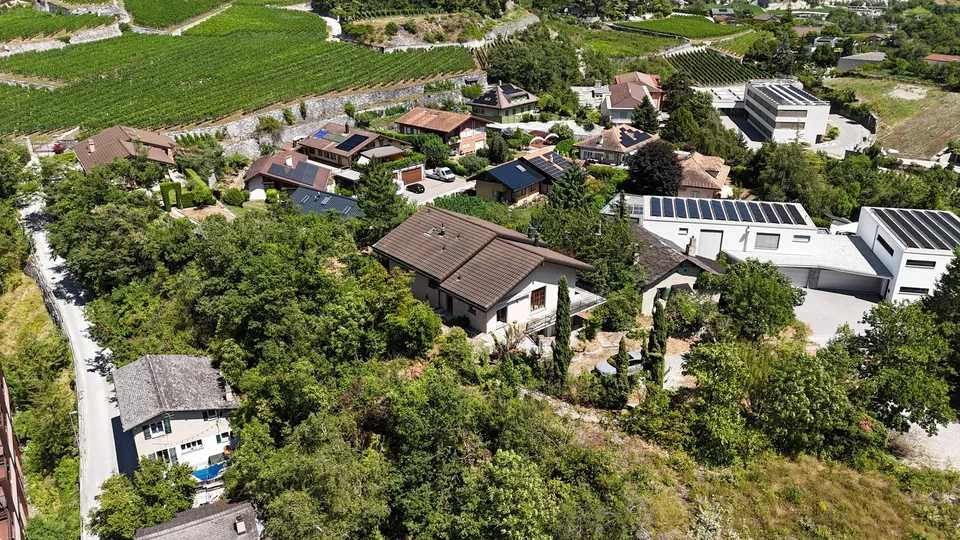 Villa mit Baugrund und Scheune – Quartier Plantzette, Sierre