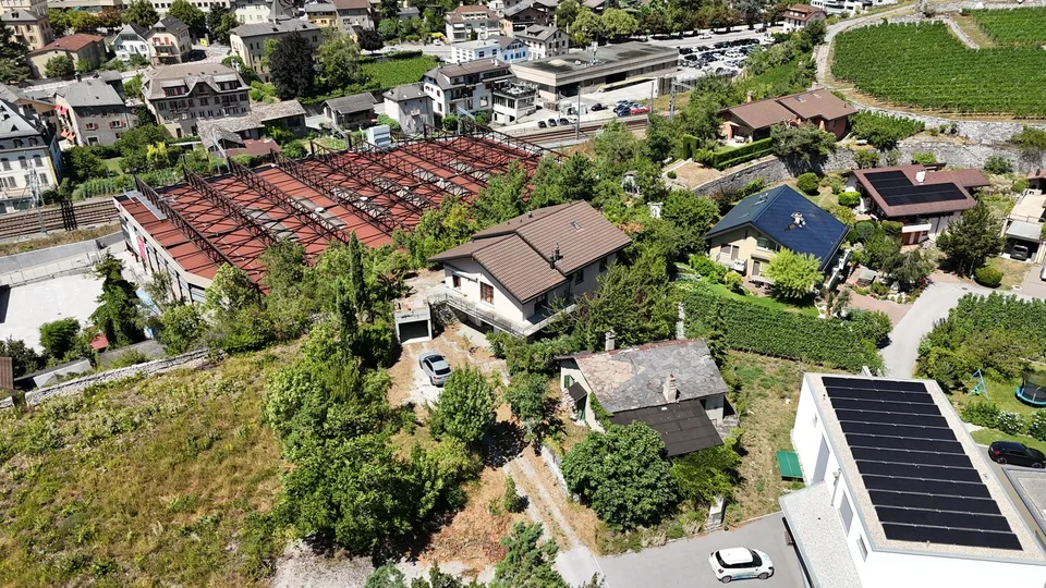 Villa mit Baugrund und Scheune – Quartier Plantzette, Sierre – Foto 8 von 30