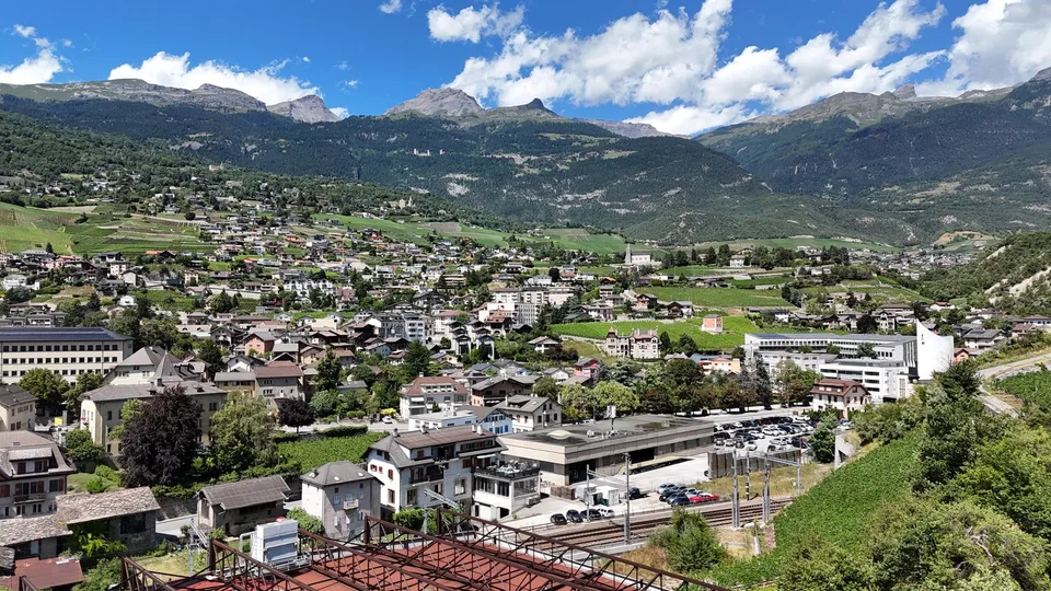 Villa mit Baugrund und Scheune – Quartier Plantzette, Sierre – Foto 13 von 30