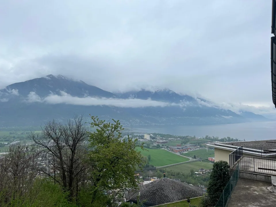 Charmantes Rustico mit atemberaubendem Panoramablick in Gordola