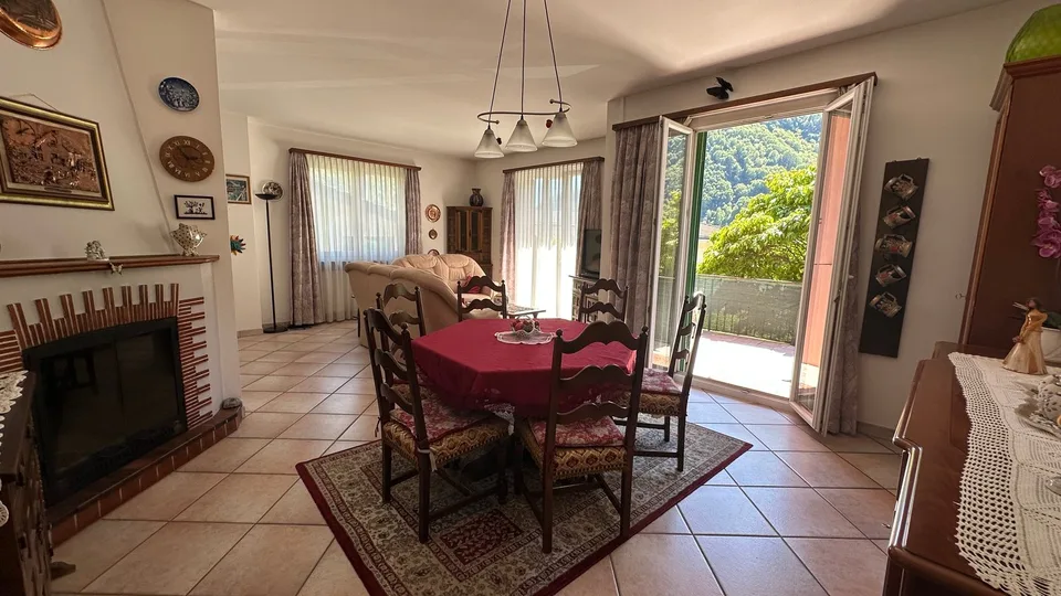 Casa bifamiliare con giardino – Foto 10 von 13