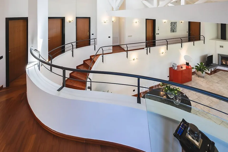 Wir verkaufen in Cadro eine elegante Villa mit Pool – Foto 6 von 13