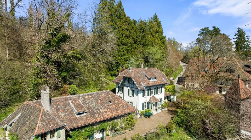 Essertines-sur-Rolle - Maison de maître de caractère avec dépendances et vue sur le Léman