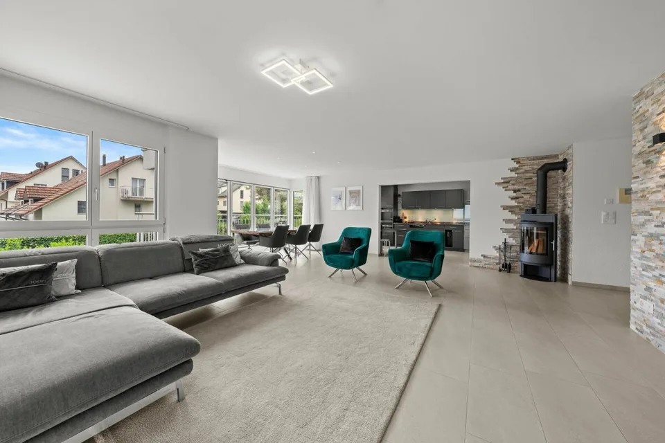 4 1/2 Zimmer- Wohnung im ersten Geschoss