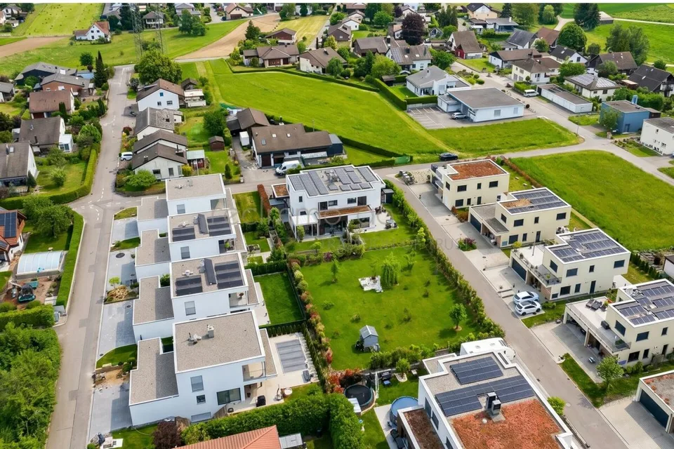 Casa unifamiliare moderna di 5,5 locali con standard Minergie-P in una posizione tranquilla a Coblenza – foto 16 di 17