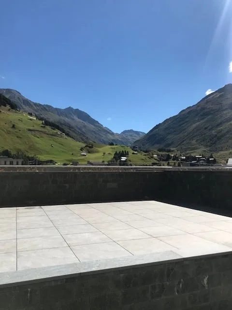 Suite meravigliosa con terrazza di 50 m² nel villaggio Reuss esclusivo – Andermatt