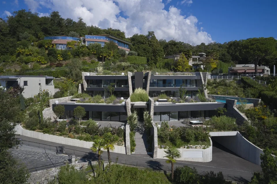Einzigartige 6,5 Zimmer Attikawohnung mit grosser Dachterrasse, Whirpool und eigenem Pool