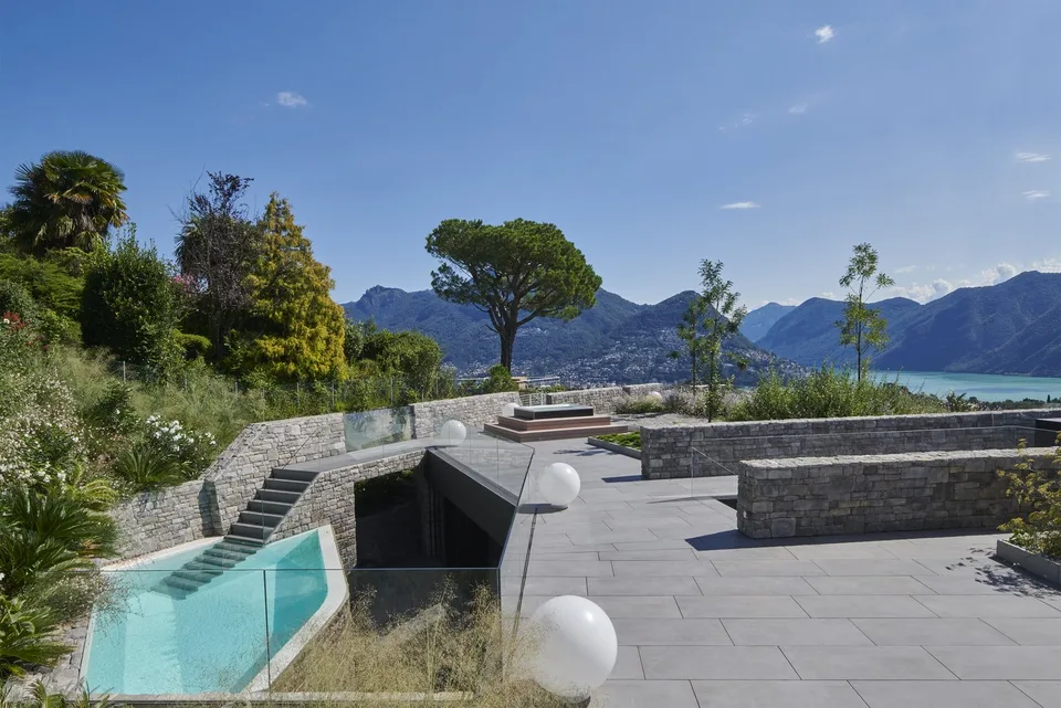 Einzigartige 6,5 Zimmer Attikawohnung mit grosser Dachterrasse, Whirpool und eigenem Pool