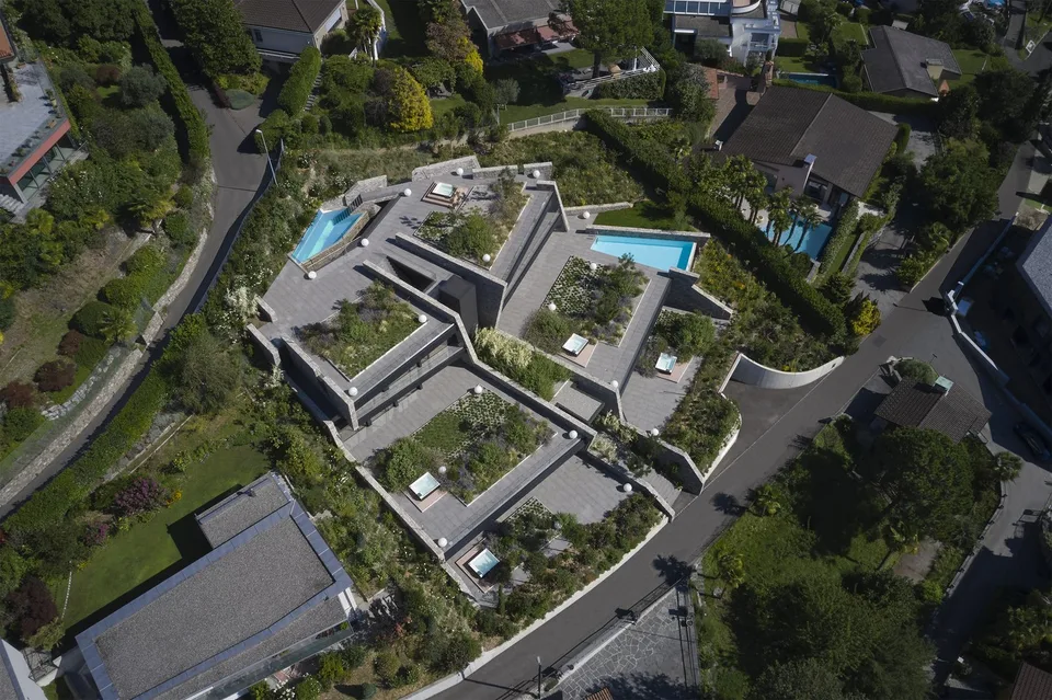Einzigartige 6,5 Zimmer Attikawohnung mit grosser Dachterrasse, Whirpool und eigenem Pool