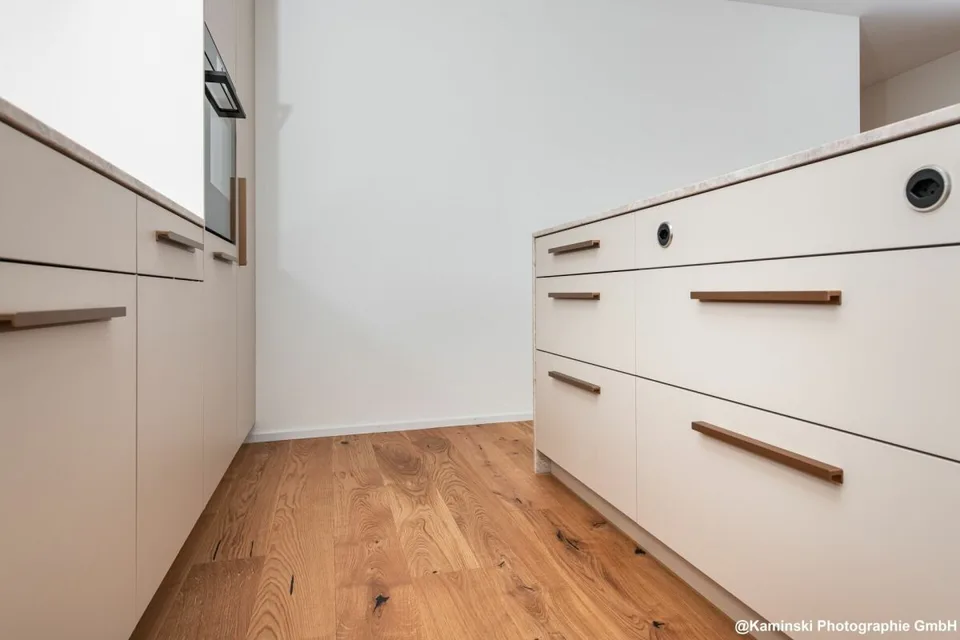 Stilvolle 4.5-Zimmer-Gartenwohnung in edler Holz-Hybrid-Bauweise – Foto 6 von 14
