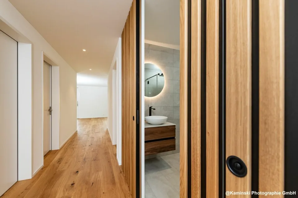 Stilvolle 4.5-Zimmer-Gartenwohnung in edler Holz-Hybrid-Bauweise – Foto 10 von 14