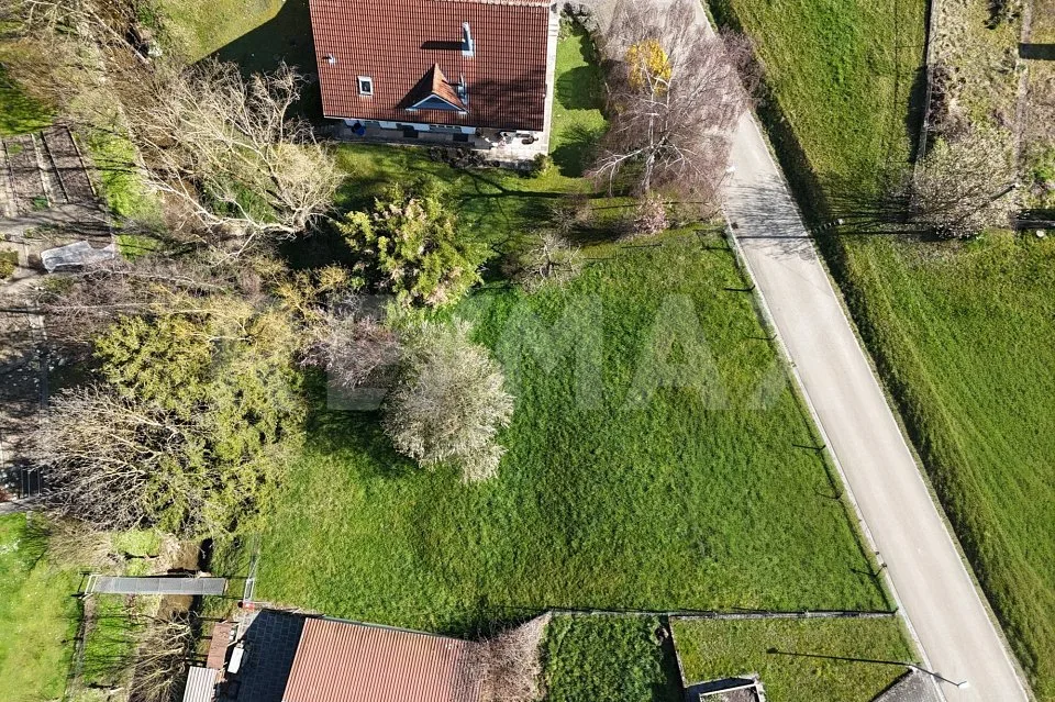 667 m² di terreno edificabile, completamente urbanizzato, nella valle soleggiata di Mettau