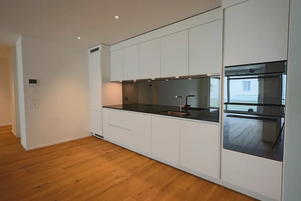 Moderne 3.5-Zimmer-Wohnung mit Wintergarten-Balkon in Schmerikon