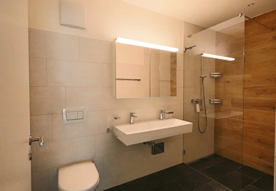 Attraktive 3.5-Zimmer-Wohnung mit grossem Wintergarten-Balkon – Foto 7 von 12