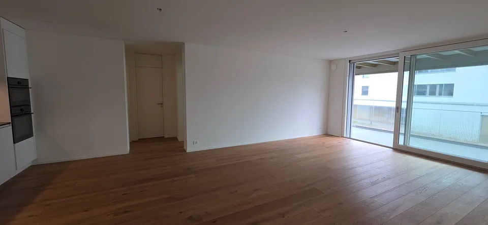 Moderne 3.5-Zimmer-Wohnung mit Wintergarten-Balkon in Schmerikon