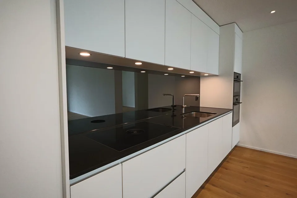 Moderne 3.5-Zimmer-Wohnung mit Wintergarten-Balkon in Schmerikon